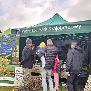 Wdzydzki Park Krajobrazowy na XXXIII Targach w Lubaniu Grafika Wdzydzki Park Krajobrazowy na XXXIII Targach w Lubaniu